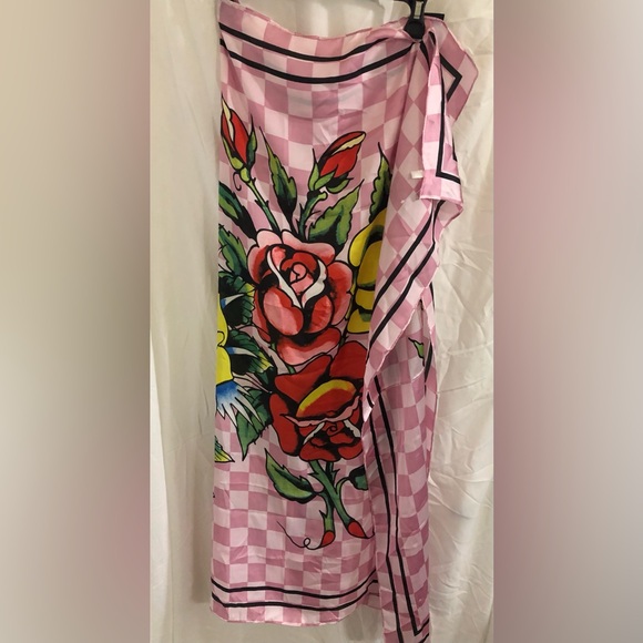 Ed Hardy pink white checkered iconic Ed Hardy red rose florals scarf shawl new - Picture 14 of 15